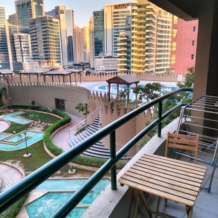 Quiet Partition Room In Tecom Barsha Heights Dubai Exterior photo